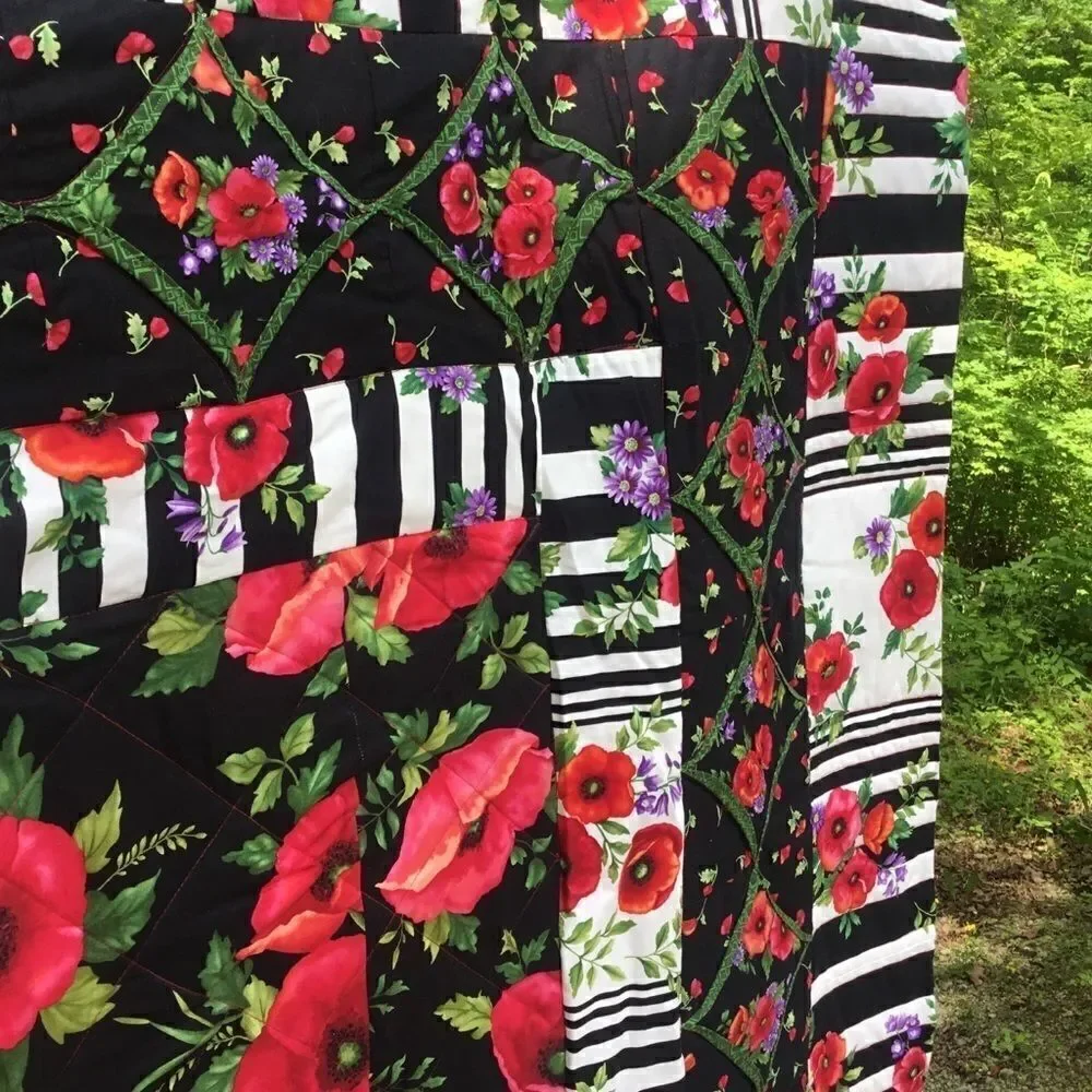 NWT. Hand Crafted Gorgeous Poppies Large Quilt